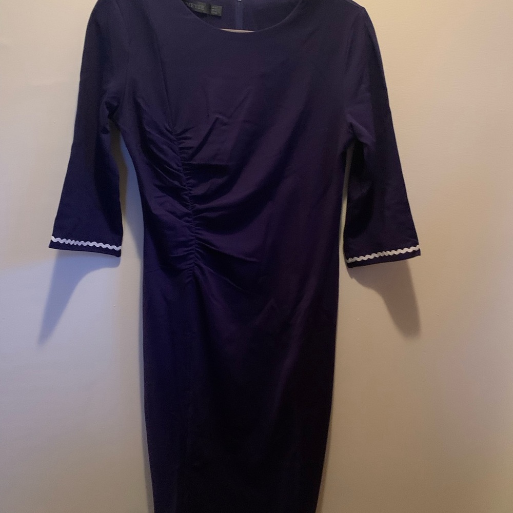 Ladies dress. Size is labeled L, size 8.